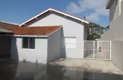 Casa térrea ótima localização, para locação comercio ou residência, garagem para 8 carros.