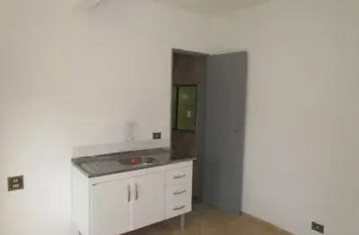 Casa com 01 dormitório e 01 vaga de garagem para locação  proximo a av. do cursino.