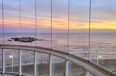 Apartamento em prédio frente mar no blue sky residence