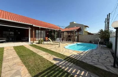 Casa á 100 metros do mar na meia praia em navegantes/sc