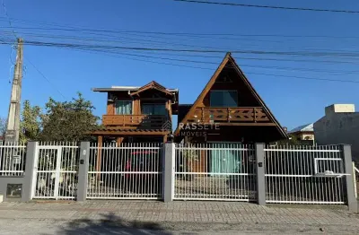 Casa com 4 quartos à venda na Rua Senador Antonio Carlos Konder Reis, Meia Praia, Navegantes