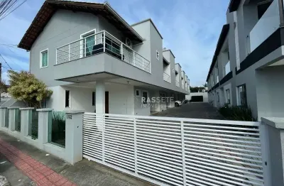 Lindo sobrado em condominio no centro de navegantes/sc