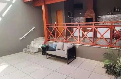 Sobrado Residencial com 3 Suítes, Varanda Gourmet e 4 Vagas em São Bernardo do Campo