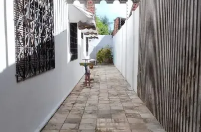 Casa com 3 quartos e 5 banheiros à venda, 219 m² por r$ 495.000