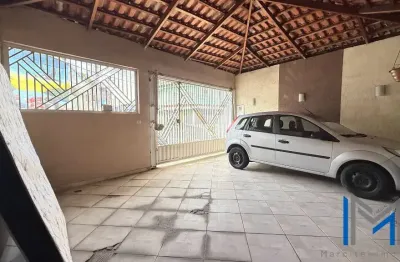 Casa térrea com quintal e garagem na vila margarida