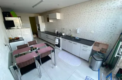 Sobrado de 3 andares à venda próximo ao Parque da Aldeia de Carapicuíba