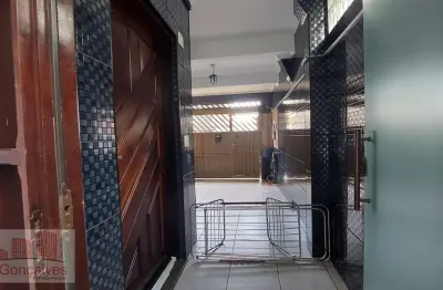 Casa com 4 quartos à venda na Rua Epitácio Pessoa, 219, Vila Guacuri, Diadema