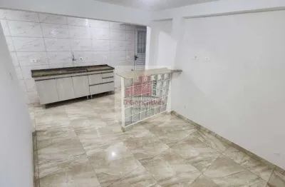 Casa, ótima localização, dois dormitórios, uma vaga de garagem. não é independente. entrada individual.