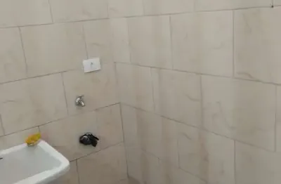 Casa com 2 quartos para alugar na Rua São Carlos, 88, Centro, Diadema