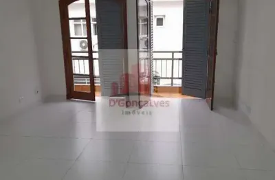 São 5 salas, 3 banheiros, 1 cozinha. todas as salas com sacada. ótima localização