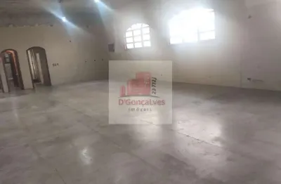 Excelente salão/loja, ótima localização, com 182,0 metros com copa e mais uma sala nos fundos.