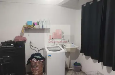 Ótimo sobrado, com dois dormitórios, área de lazer com banheiro.uma vaga de garagem. não dá financiamento.