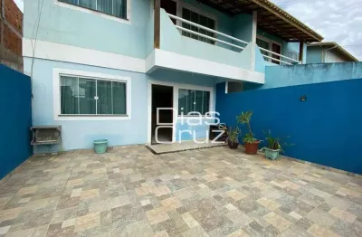 Excelente casa térrea com amplo quintal e espaço gourmet no village rio das ostras