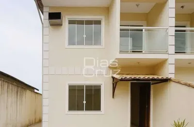 Linda casa independente com 3 dormitórios, sendo 2 suítes, localizada no tranquilo e valorizado bairro recreio, em rio das ostras.