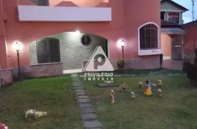Casa residencial, em lugar bucólico de jacarepaguá.