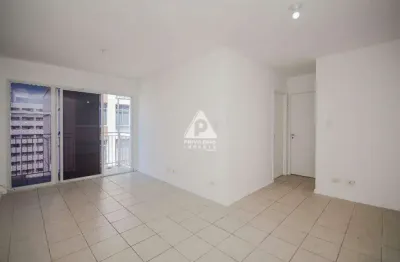Apartamento sala com varanda 2 quartos 1 vaga centro.