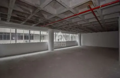 Sala comercial 302, centro, 133 m², infraestrutura empresarial.