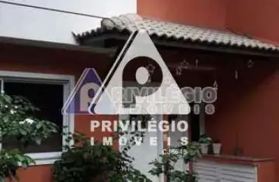 Freguesia casa triplex 5 suites em condominio fechado 170 mts infra-estrutura completa e muita natureza!