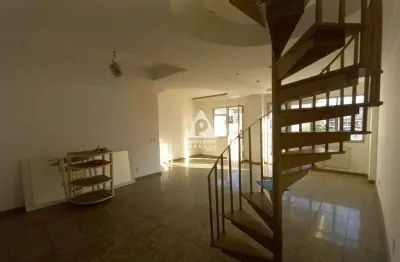 Apartamento duplex , salão, 2 quartos, área gourmet, dependências completas, vaga, tijuca.