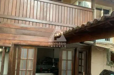 Casa triplex em condomínio, 4 quartos, vaga, taquara