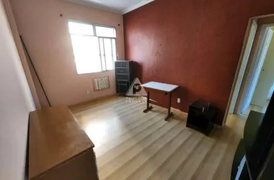 Ótimo apartamento de 2 quartos (vazio) na rua bom pastor.