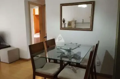 Apartamento 2 quartos, suíte, com armários, varandão, cozinha com armários, vaga escriturada