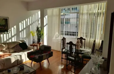 Apartamento de 3 quartos á venda,com dependência ,1 vaga de garagem, em rua tranquila