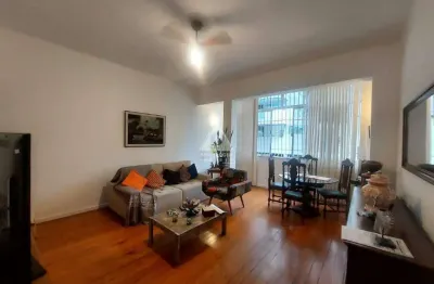 Apartamento de 3 quartos á venda,com dependência ,1 vaga de garagem, em rua tranquila