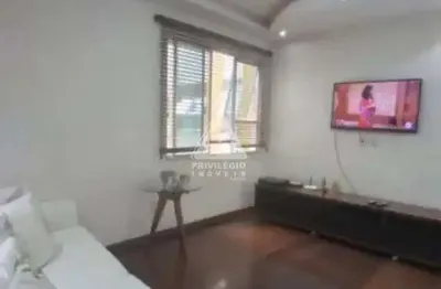 Vendo apartamento 1 quarto mobiliado com dependência.