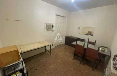 Casa a venda em excelente localização na tijuca, próximo aos metrô da afonso pena. e são francisco xavier