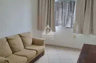 Apartamento 2 quartos com dependência completa e vaga de garagem com 69 m² no maracanã