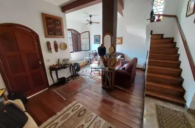 Casa de vila duplex, 3 quartos, escritório, 2 banheiros sociais, dce, canil, 4 vagas, 292m², andaraí - rj.