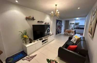 Apartamento sala quarto com sacada colado no metrô.