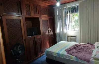 Casa de rua, 3 pavimentos, com 3 quartos, 1 suite, 194m², a 400m do metrô afonso pena.