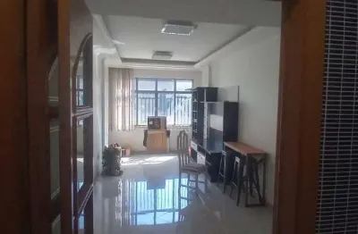 Apartamento de 115m, 3 quartos com armários planejados, sala e cozinha ampla. 1 vaga.