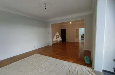 Ao lado da praça saens peña: amplo 3 quartos com vaga na tijuca