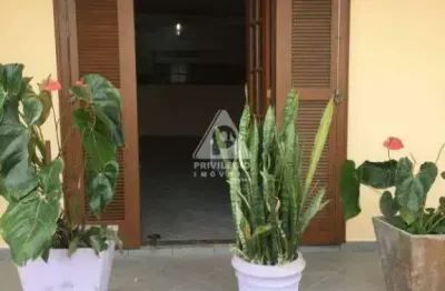 Casa triplex 4 quartos em parque das palmeiras, angra dos reis