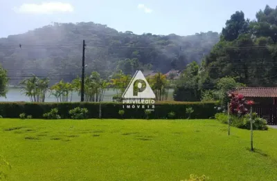 Excepcional terreno de 2870m² nas margens do lago comary, em teresópolis