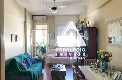 Apartamento de 2 quartos, com dependência e portaria 24hrs a venda no flamengo