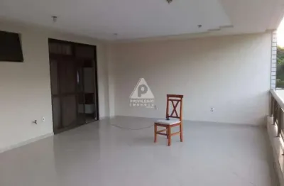 Recreio: apto 3 quartos (1 suíte), ampla sala e dependência completa!