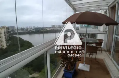 Cobertura duplex na península, porteira fechada com 4 quartos, 1 suíte, piscina, churrasqueira e 2 vagas de garagem