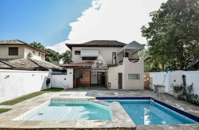 Espaçosa casa em condomínio com piscina e área de lazer na avenida senador danton jobim