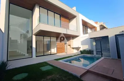 Casa triplex, condomínio villa blanca- recreio dos bandeirantes 4 suítes, piscina, sauna, área gourmet com churrasqueira.