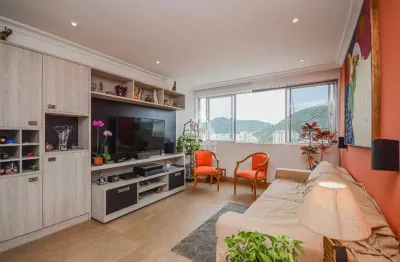 Humaitá! magnífico apartamento, com vaga na escritura, composto de salão com 2 ambientes, original 3 quartos.