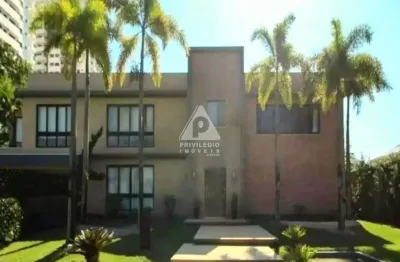 Magnífico Duplex, alto padrão, salão pé direito duplo, 3 suítes, piscina, e maravilhosa casa de hóspedes - Barra da Tijuca.