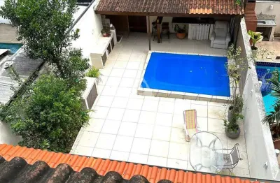 Casa reformada com lazer completo na barra - jardim saint tropez