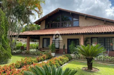 Casa linear de 700m2 com 5 quartos sendo 2 suítes em vargem grande