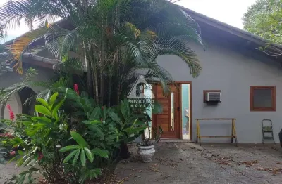 Casa de condomínio com 4 quartos 4 suítes sendo uma master com 3 vagas
