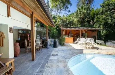 Casa com 5 quartos,4 banheiros,2 suítes e 2 vagas em condomínio no itanhangá