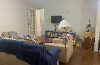 Apartamento 3 quartos,1 suite, 1 dependência,1 vaga, a 3 quadras da praia em copacabana